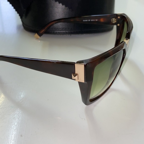 Dsquared2 tortoise sunnies - Picture 2 of 13